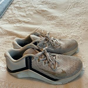 White and gold Nike metcons 8.5